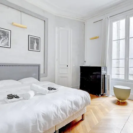 L'elegance Parisienne Au Coeur Des Champs-elysees Apartman